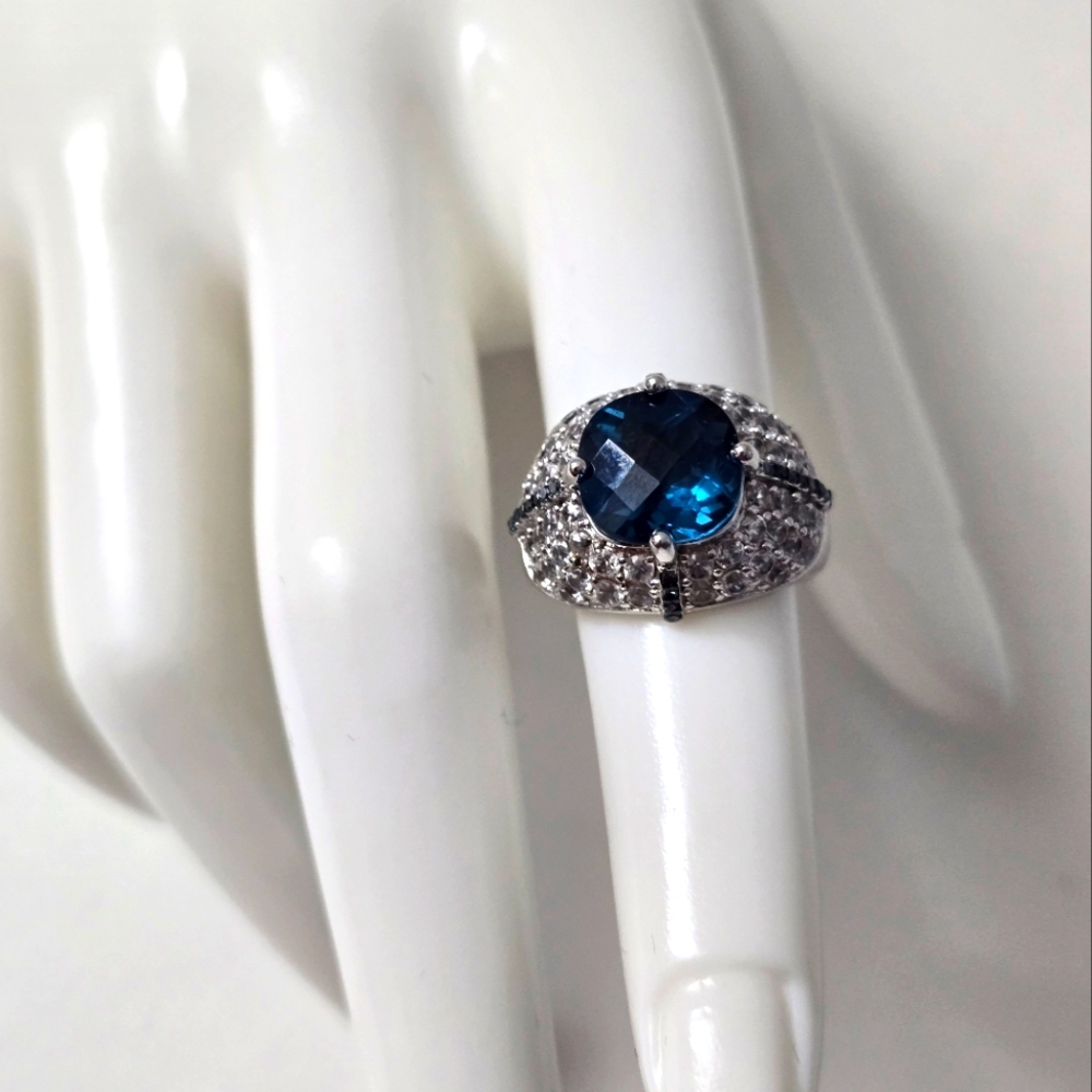 Stunning Sterling Silver 925 Cocktail Ring